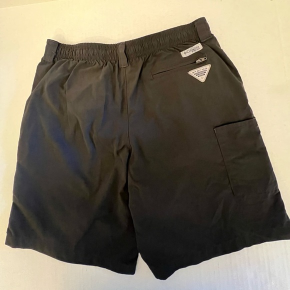 COLUMBIA OMNI-SHADE SUN PROTECTION GRAY BOYS LARGE (14-16) SHORTS - Picture 4 of 6